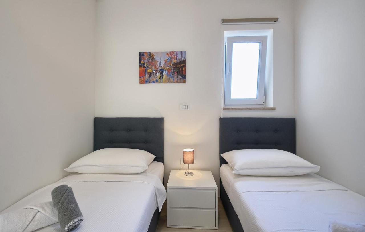 Macuka- New And Luxury, Near *