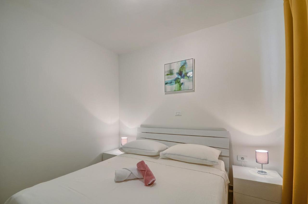 Macuka- New And Luxury, Near *